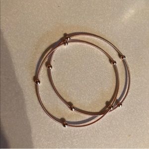 Rose gold-colored bead bracelets